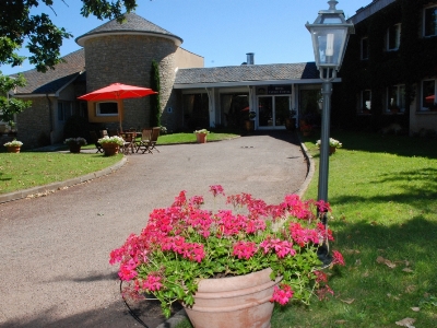 exterior view - hotel causse comtal - rodez, france