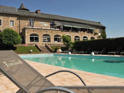 outdoor pool - hotel chateau de fontanges - rodez, france