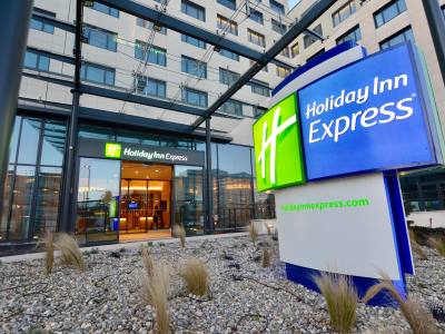 exterior view 2 - hotel holiday inn express paris - cdg airport - roissy, france
