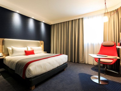 bedroom - hotel holiday inn express paris - cdg airport - roissy, france