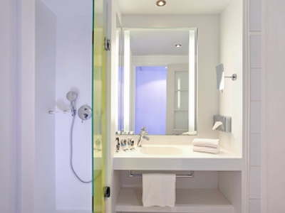 bathroom - hotel mercure rouen centre cathedrale - rouen, france