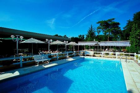 outdoor pool - hotel novotel rouen sud (g) - rouen, france