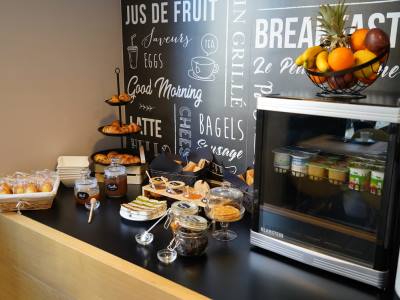breakfast room - hotel de quebec - rouen, france