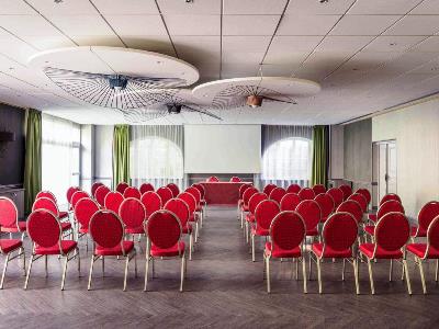 conference room 1 - hotel mercure paris ouest - st germain en la, france