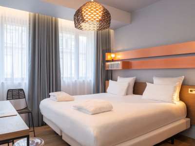 bedroom 1 - hotel golden tulip saint malo - le grand be - st malo, france