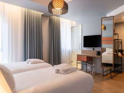 bedroom 6 - hotel golden tulip saint malo - le grand be - st malo, france
