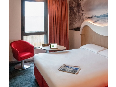 bedroom - hotel ibis styles saint malo port - st malo, france