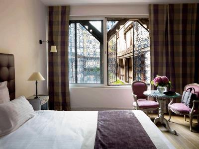 bedroom 2 - hotel cour du corbeau - strasbourg, france