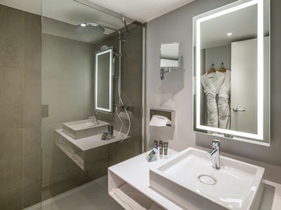 bathroom - hotel novotel centre halles - strasbourg, france