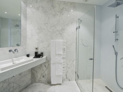 bathroom - hotel regent petite france and spa - strasbourg, france