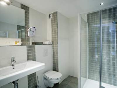 bathroom - hotel best western plus villa d'est - strasbourg, france
