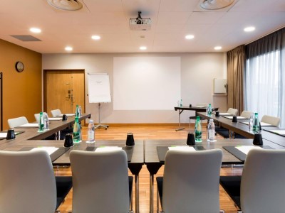 conference room - hotel courtyard marriott toulouse airport - toulouse, france