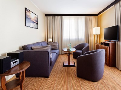 suite 1 - hotel courtyard marriott toulouse airport - toulouse, france