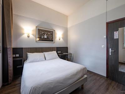 bedroom 1 - hotel gascogne - toulouse, france