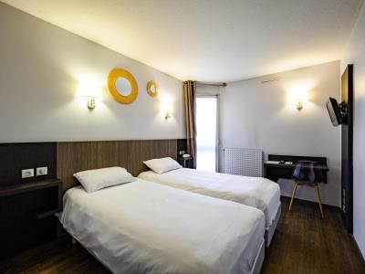 bedroom 3 - hotel gascogne - toulouse, france