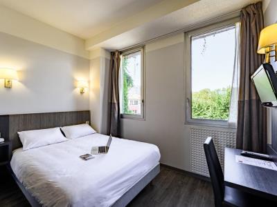 bedroom 4 - hotel gascogne - toulouse, france