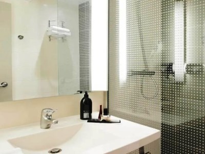 bathroom - hotel aparthotel adagio toulouse ctr ramblas - toulouse, france
