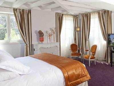 bedroom 3 - hotel chateau belmont by the crest collection - tours, france