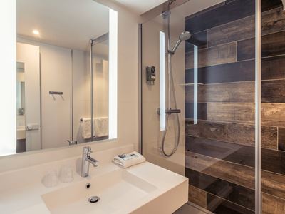 bathroom - hotel mercure antibes sophia antipolis - valbonne, france