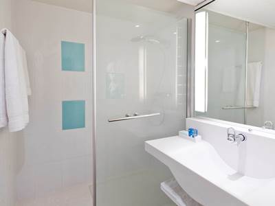 bathroom - hotel novotel antibes sophia antipolis - valbonne, france