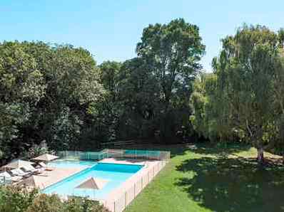 outdoor pool - hotel novotel-valence sud - valence, france