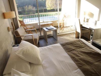 bedroom 2 - hotel best western plus clos syrah - valence, france