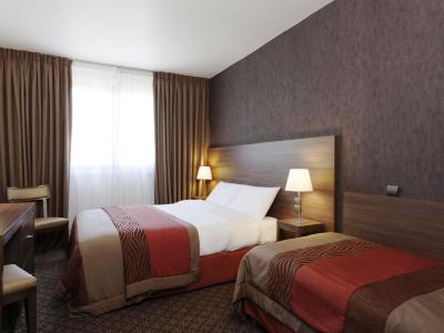bedroom - hotel mercure versailles parly 2 - versailles, france