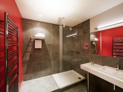 bathroom - hotel mercure vittel - vittel, france