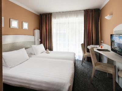 bedroom 2 - hotel best western astoria - juan les pins, france