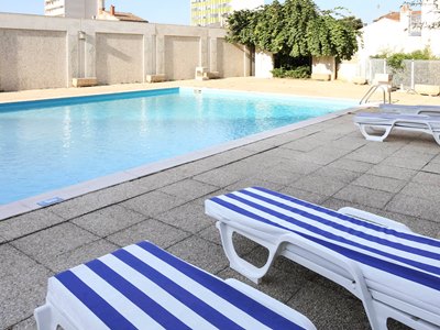 outdoor pool - hotel mercure niort marais poitevin - niort, france