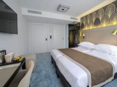 bedroom - hotel best western hotel journel - st laurent du var, france