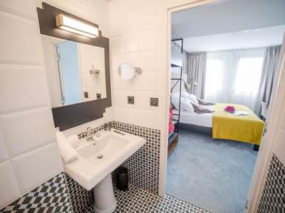 bathroom - hotel best western hotel journel - st laurent du var, france