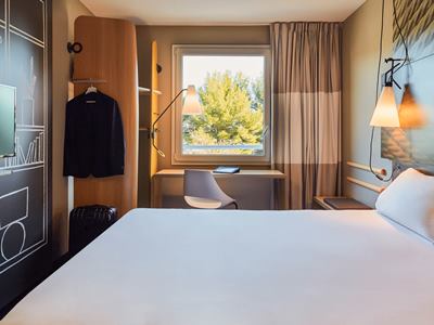 bedroom 1 - hotel ibis la ciotat - la ciotat, france