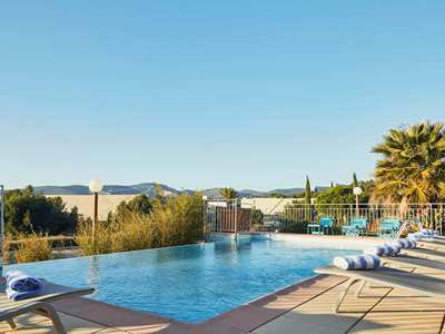 outdoor pool - hotel ibis la ciotat - la ciotat, france