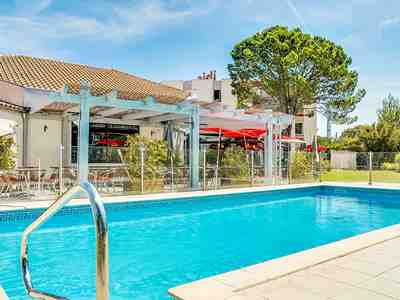 outdoor pool - hotel ibis salon-de-provence south - salon de provence, france