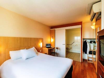 bedroom 4 - hotel b and b lyon eurexpo bron - bron, france