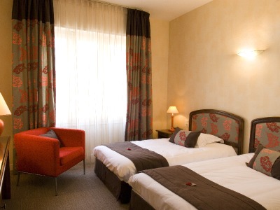 bedroom - hotel best western plaisance - villefranche sur saone, france