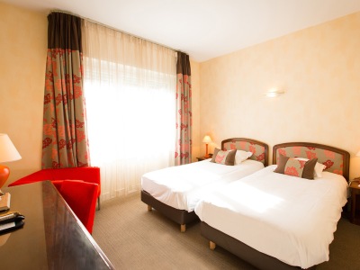 bedroom 2 - hotel best western plaisance - villefranche sur saone, france