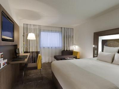 bedroom 1 - hotel novotel evry courcouronnes - evry, france