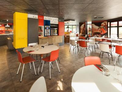 restaurant - hotel ibis evry-courcouronnes - evry, france