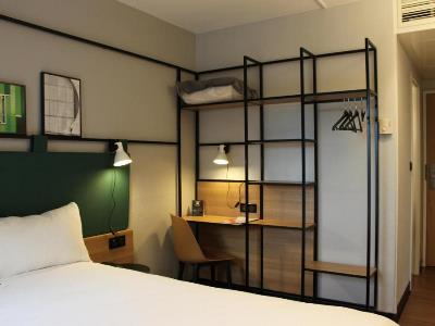 bedroom 1 - hotel ibis evry-courcouronnes - evry, france