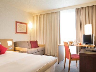 standard bedroom - hotel novotel valenciennes - valenciennes, france