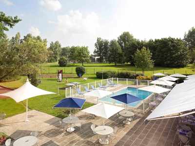 outdoor pool - hotel novotel valenciennes - valenciennes, france