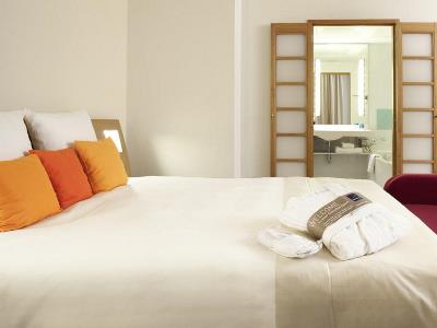bedroom - hotel novotel chateau de maffliers - maffliers, france