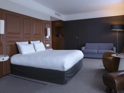 bedroom - hotel renaissance paris hippodrome de st cloud - rueil malmaison, france