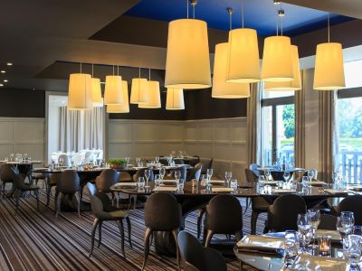 restaurant - hotel renaissance paris hippodrome de st cloud - rueil malmaison, france