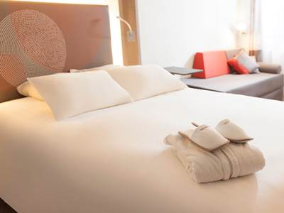 bedroom 1 - hotel novotel paris rueil malmaison - rueil malmaison, france