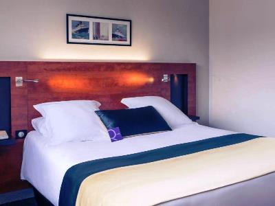 bedroom - hotel mercure maurepas saint quentin - maurepas, france