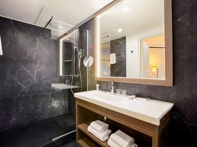 bathroom - hotel mercure paris saint-ouen - st ouen, france
