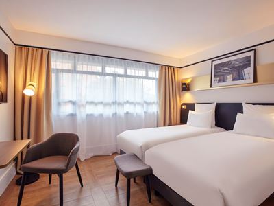 bedroom 1 - hotel mercure paris saint-ouen - st ouen, france